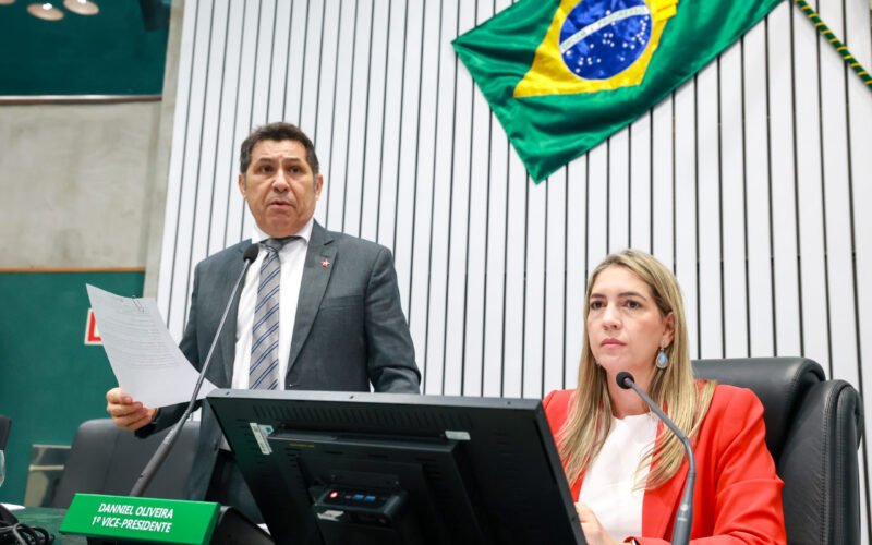 Piso salarial dos professores da rede estadual do Ceará é reajustado pela Assembleia Legislativa.