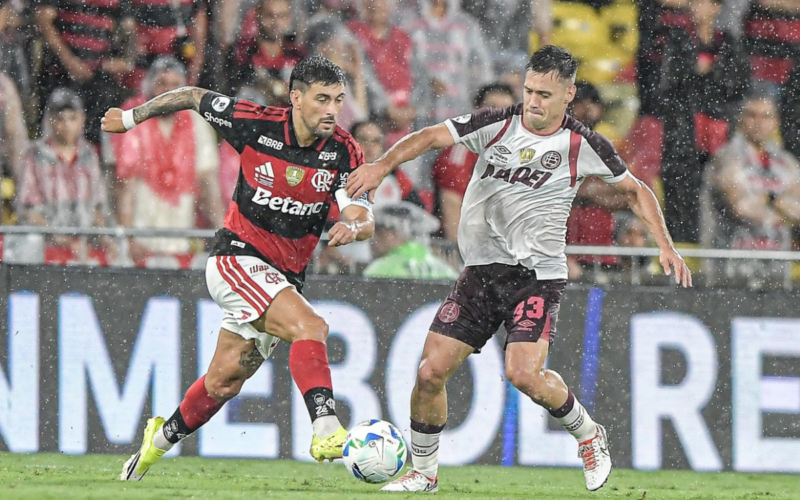 Lanús surpreende e vence Flamengo na prorrogação, conquistando a Recopa em pleno Maracanã!