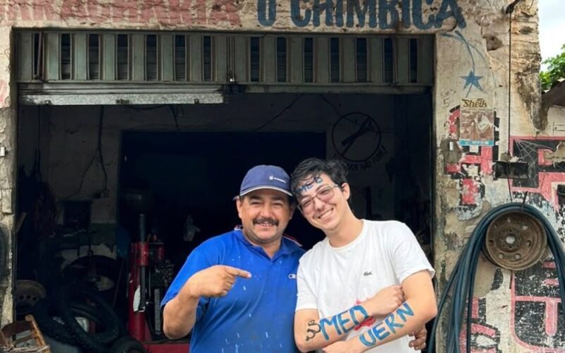 História emocionante: jovem viraliza ao comunicar ao pai borracheiro no interior do Ceará que foi aprovado em Medicina
