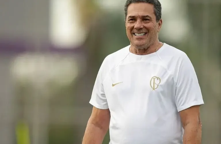 Vanderlei Luxemburgo é hospitalizado em UTI devido a mal súbito