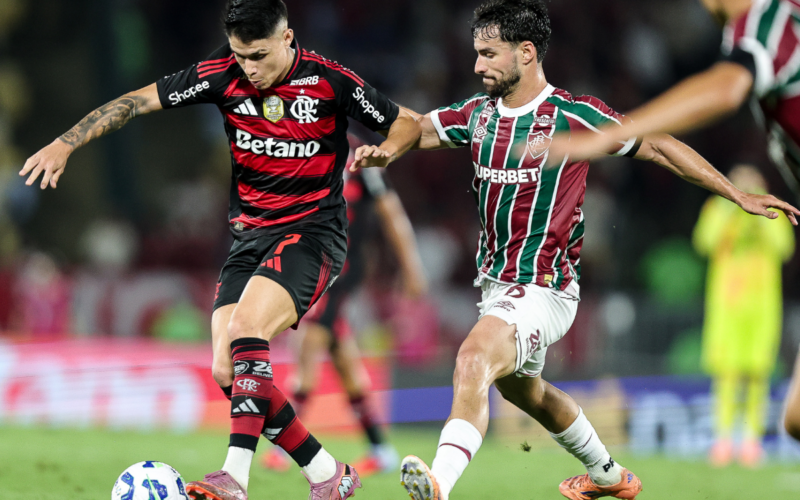 CBF suspende clássico entre Flamengo e Fluminense após atraso no voo do Rubro-Negro, gerando indignação