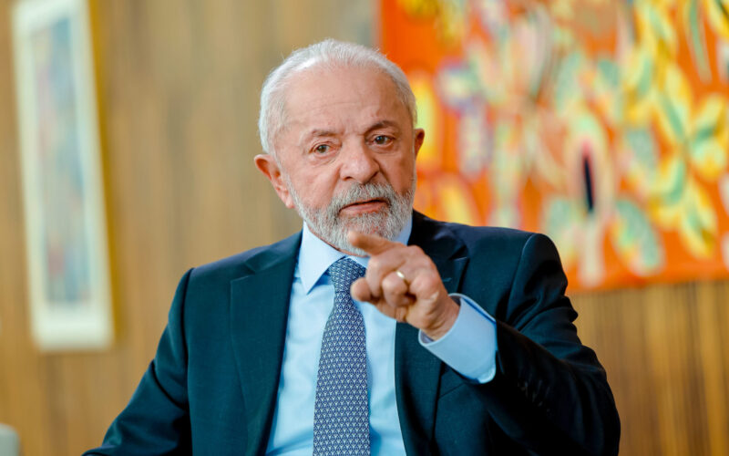 Lula afirma que a elite do Brasil sempre se opôs a avanços para os trabalhadores na proposta 6×1
