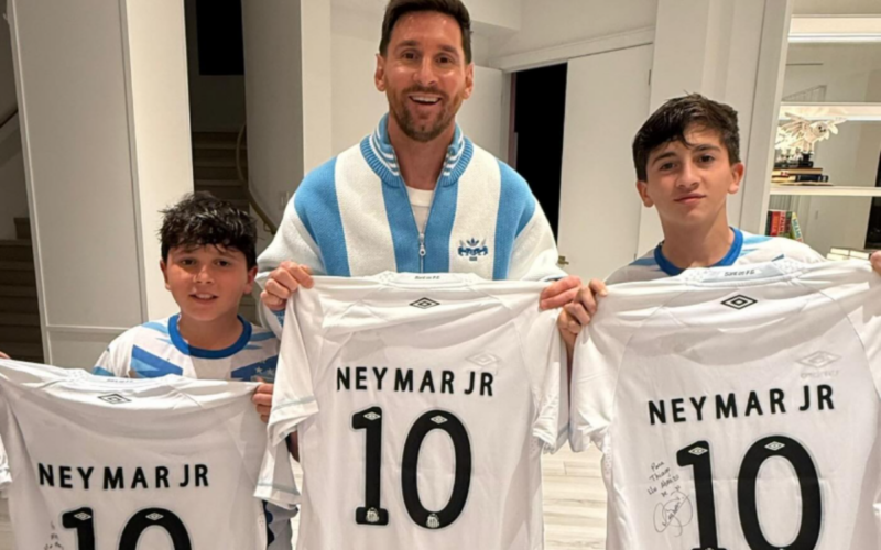 Messi se torna o segundo bilionário da história do futebol ao ultrapassar a marca de US$ 1 bilhão
