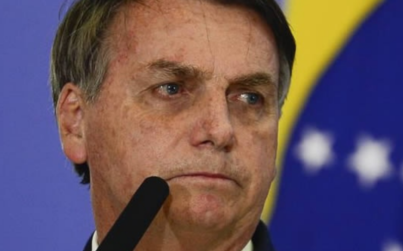 Bolsonaro é submetido a cirurgia no ombro enquanto cumpre prisão domiciliar em Brasília