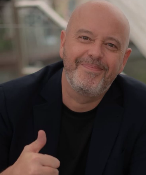 Alex Escobar se pronuncia sobre sua saúde após incidente ao vivo que resultou em internação