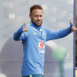 Neymar se concentra na recuperação e fica de fora do amistoso contra o Egito