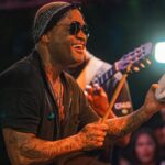 Os Travessos enfrentam turbulências internas e a batalha do percussionista Chorão contra o vício em álcool