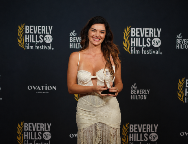 Mayana Neiva estreia na direção com documentário sobre o avô premiado em festival internacional