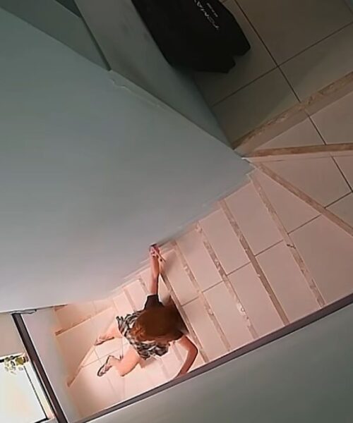 Hendyohara, influenciadora digital, sofre fratura na bacia após acidente em escada e pede apoio: “Orem por mim