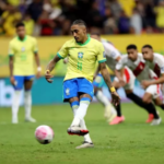 Raphinha é nomeado novo portador da camisa 10 da Seleção após a saída de Neymar, segundo Ancelotti