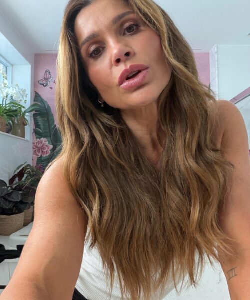 Flávia Alessandra revela sua abordagem para lidar com a menopausa: hidratantes, vitaminas e outros cuidados