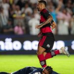 Danilo, do Flamengo, se recupera de cirurgia na mandíbula e acalma fãs