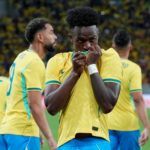 Vini Jr. enfrenta pena severa após incidente de puxão de cabelo: quatro partidas de suspensão na Espanha