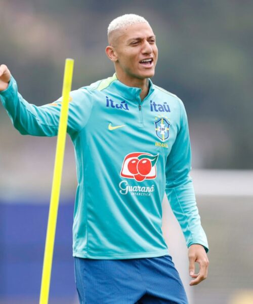 Richarlison provoca Flávio Bolsonaro após sua ida aos EUA, enquanto Neymar dispara: “Leia o contrato